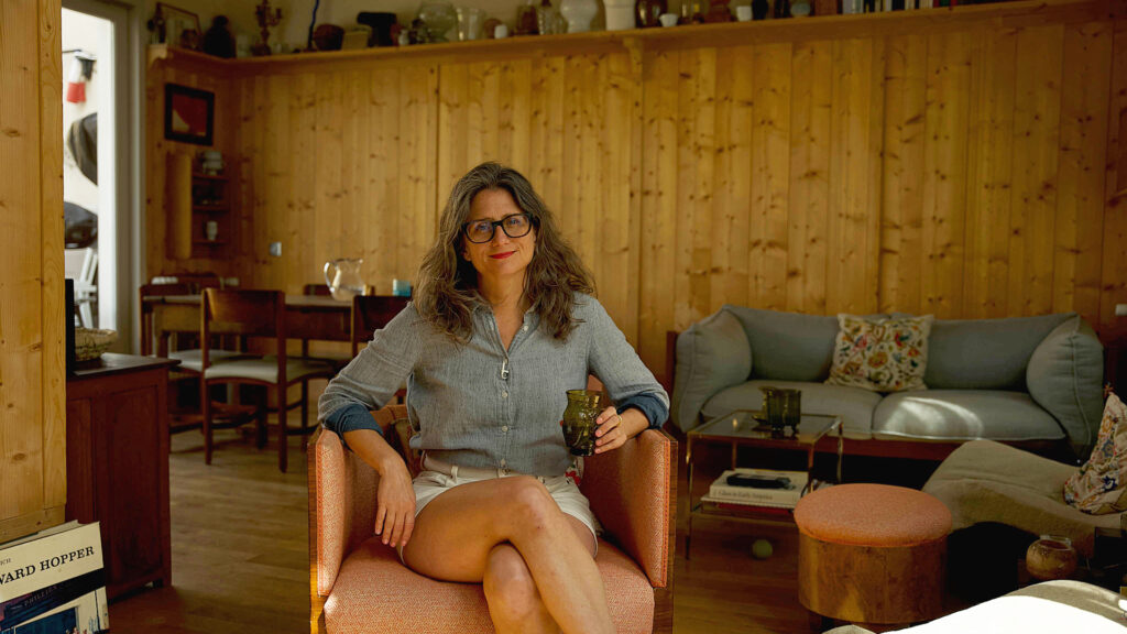 A Paris Home Full of Warmth and Craftsmanship - Homeworthy
