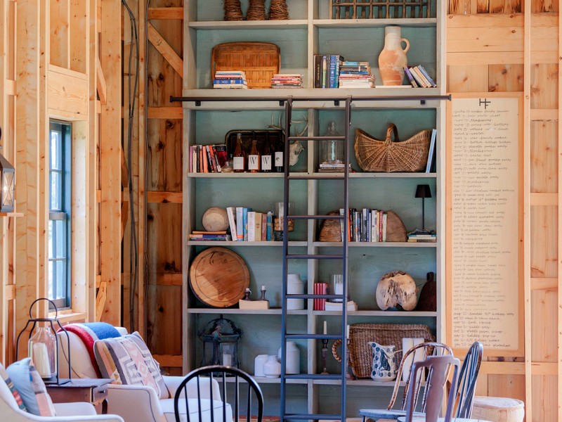 ruth_04_barn_shelves